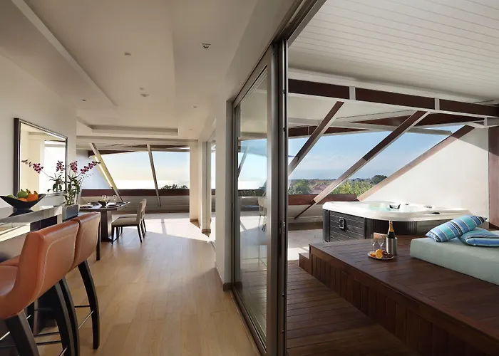 Double - Six, Luxury - Hotel 5*