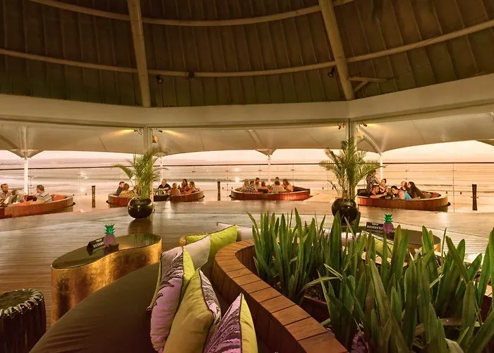 Double - Six, Luxury - Hotel