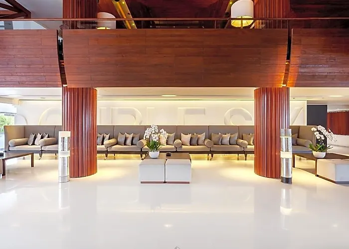 Double - Six, Luxury -