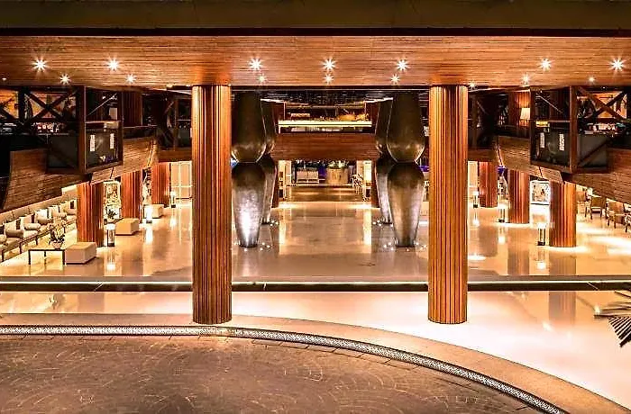 Double - Six, Luxury - Hotel
