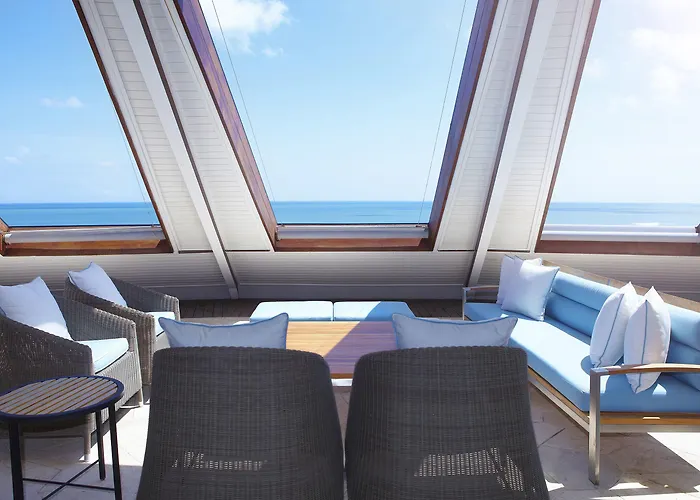 Double - Six, Luxury - Hotel
